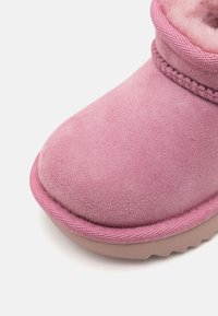 UGG CLASSIC ULTRA MINI - Botines - dusty orchid