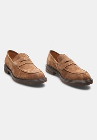 Bata Belebújós cipők - brown
