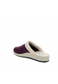 Pantofole in suede viola con rifiniture in pelliccia sintetica bianca, design aperto sul retro, suola testurizzata e soletta imbottita per comfort e calore.