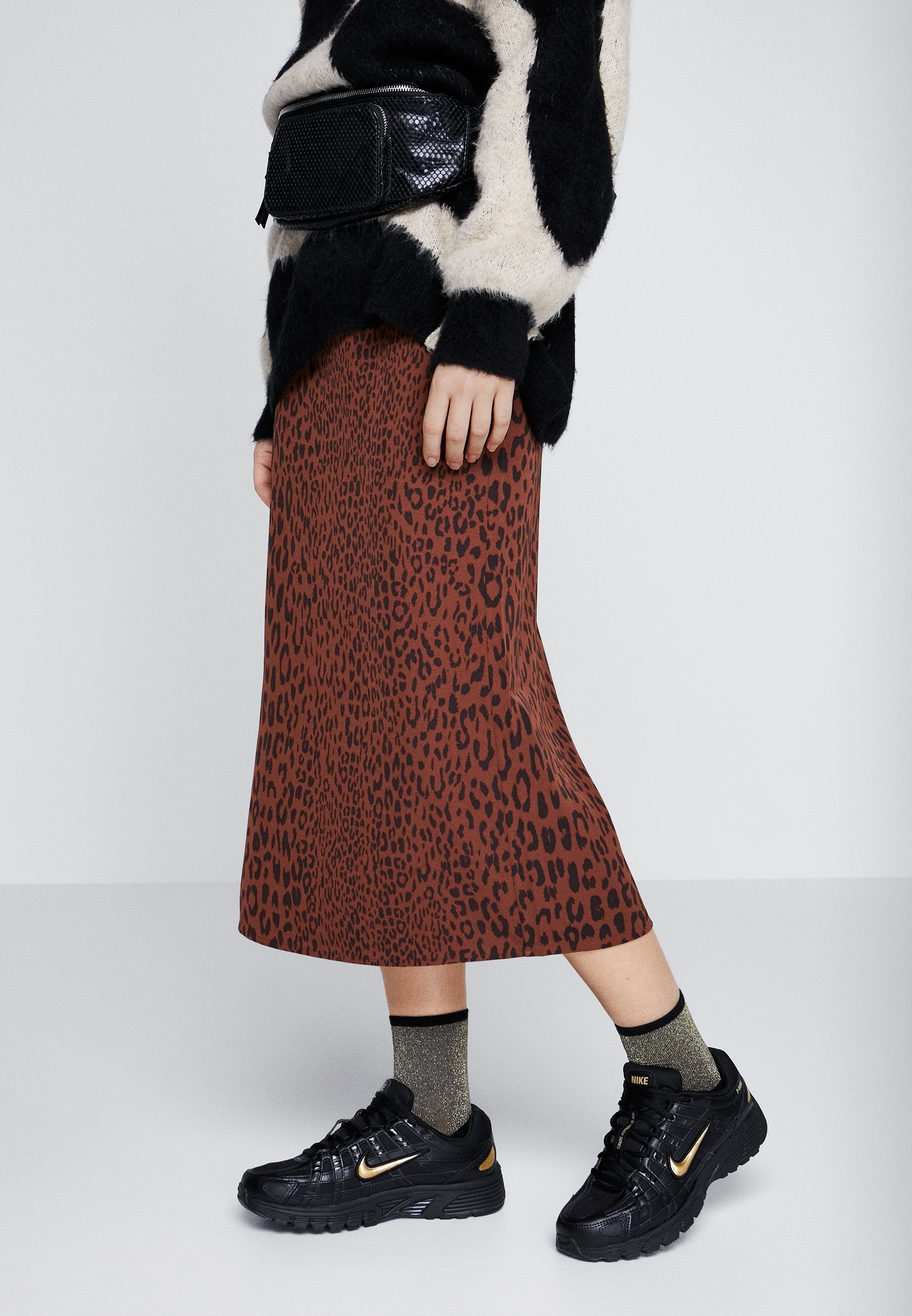 nike p6000 black and gold