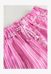 Sélectionné, pink