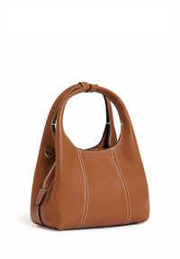 Borsa tote in pelle marrone con cuciture bianche e tasca laterale con cerniera, caratterizzata da una maniglia arrotondata e una superficie strutturata.