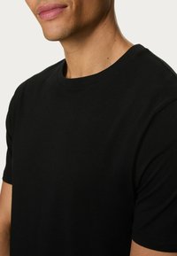 Marks & Spencer - T-shirt basic