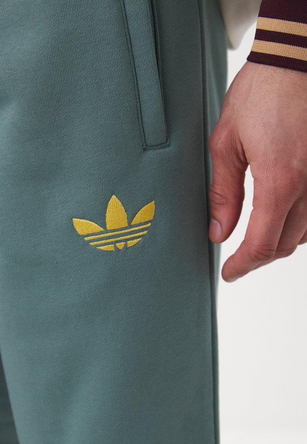 JAMAICA  - National team wear - tech emerald3