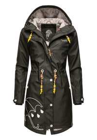 Manteau noir imperméable avec une capuche à cordon, quincaillerie décorative jaune et un motif graphique d'ombrelle blanche. Comprend des boutons-pression et un motif intérieur.