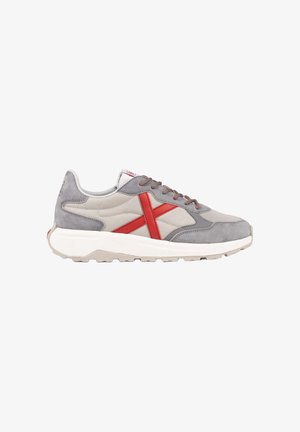 MUNICH, MUNICH BABEL 15 ZAPATILLA URBANA EN GRIS Y ROJO CON SUELA DE VOLUMEN - Sneakers basse - gris