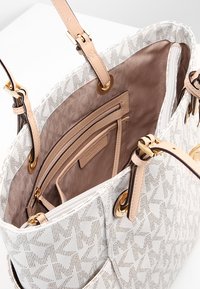 MICHAEL Michael Kors JET SET - Shoppingväska - vanilla