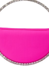 Roze handtas met een gladde textuur, halfronde vorm en een ronde handgreep versierd met een rij heldere rhinestones.