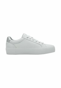 Zapatilla de cuero blanca con acentos plateados, puntera redonda, diseño plano con cordones, suela texturizada y acabado suave.