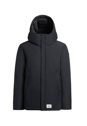 Zwarte pufferjack met een hoge kraag en capuchon, voorzien van een ritssluiting aan de voorkant en twee zijzakken. Gladde stof met een matte afwerking.