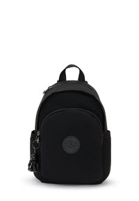 Sac à dos noir en nylon avec une forme arrondie, poche zippée à l'avant, patch logo en caoutchouc et petit porte-clés décoratif. Bretelles ajustables.