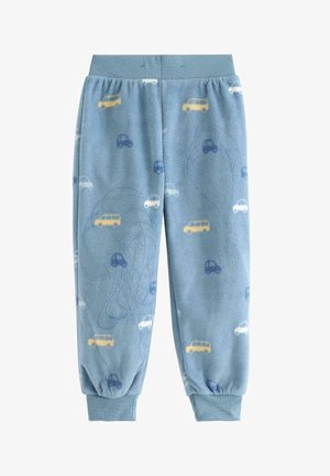 Fleece-nattøjsebukser i lyseblå med forskellige køretøjsmønstre i gul, blå og hvid. Elastisk talje og manchetter ved anklerne for komfort.
