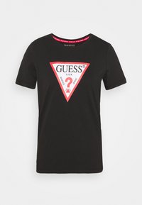 Camiseta de algodón negra con un logo triangular en rojo y blanco con el texto "GUESS" y un signo de interrogación, mangas cortas y cuello redondo.