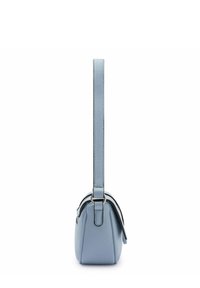 Borsa di pelle azzurro chiaro con un design strutturato, tracolla piatta e finitura testurizzata. Presenta hardware in tonalità argento e una tasca laterale.
