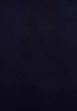 Tela de un oscuro color azul marino con una textura suave y mate. Coloración uniforme, sin patrones ni elementos metálicos visibles. Adecuada para diversas aplicaciones textiles.
