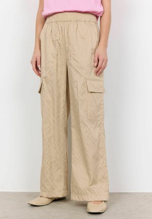 Pantalons cargo rayés beiges avec une coupe décontractée, dotés d'une taille élastique et de poches latérales. Le tissu a une texture lisse.