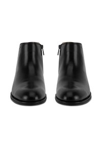 Mustad nahast pahkluusaapad siledast viimistlusest, ümarate varvaste ja külje lukuga. Tasane tallaga, millel on peen disain ja minimaalne riistvara aktsent.