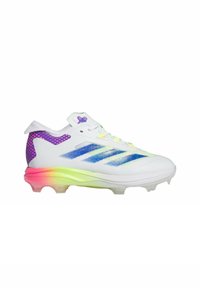 Chaussure de sport blanche au design épuré, avec des rayures bleues et un talon violet texturé. La semelle dégradée passe du jaune au rose.