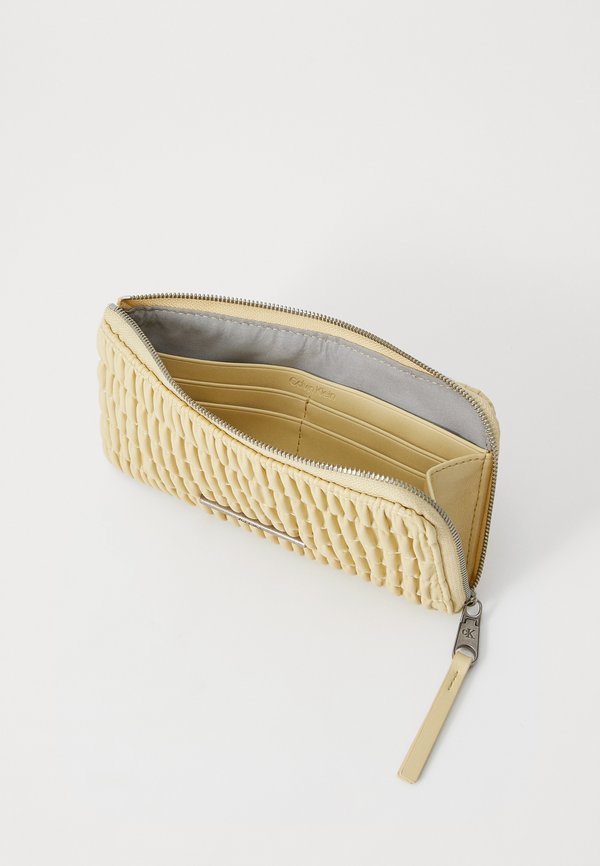 RUCHED LONG ZIP - Wallet - parsnip3