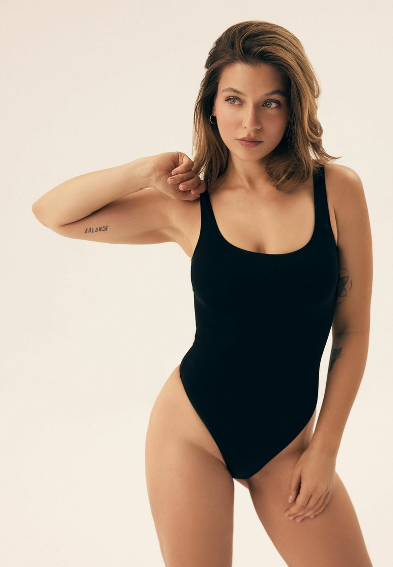 ESOTIQ LACTEEM czarny