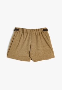 Hahnentritt-Muster Shorts in Braun- und Beigetönen mit einem elastischen Bund und braunen Gürtelakzenten. Flacher Bund und lockere Passform.