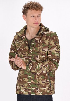Camouflagejack in aardetinten van groen, bruin en beige. Heeft een ritssluiting aan de voorkant, verstelbare manchetten en een capuchon. Gemaakt van lichtgewicht stof.