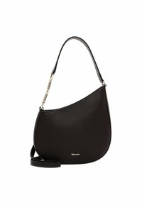 Borsa a spalla in pelle nera con forma curva, superficie testurizzata e un accento argento sulla tracolla. Presenta una tracolla regolabile.