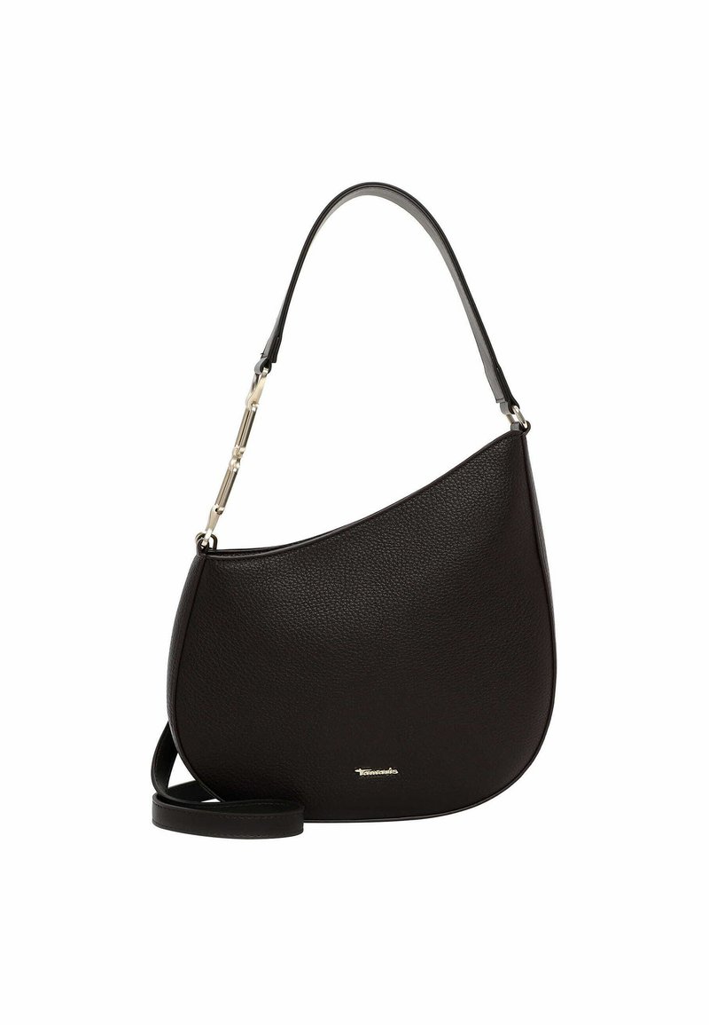 Borsa a spalla in pelle nera con forma curva, superficie testurizzata e un accento argento sulla tracolla. Presenta una tracolla regolabile.