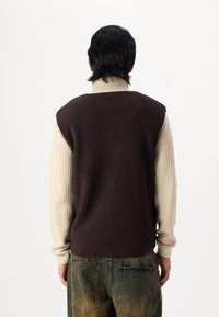 Selected Homme SLHRELAX GILET - Liemenė - chocolate torte