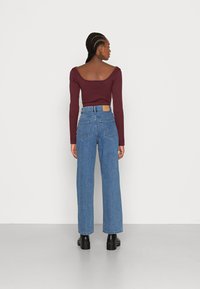 Vero Moda VMKITHY LOOSE JEANS - Calças de ganga de corte relaxado - medium blue denim