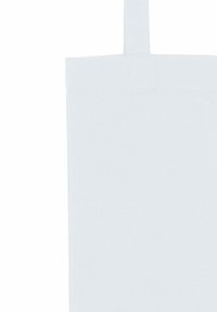 Witte katoenen draagtas met twee lange hengsels, rechthoekige vorm en een gestructureerd oppervlak; geen zichtbare patronen of hardware-details.