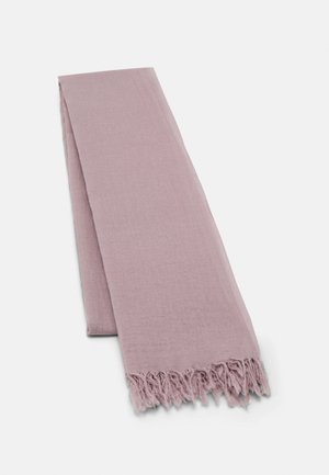 Écharpe tissée mauve clair avec des extrémités en franges, soigneusement pliée sur un fond blanc uni.