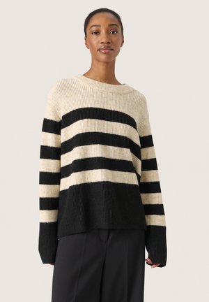 Striktrøje med horisontale sorte og beige striber, løs silhuet, bred halsudskæring og lange ærmer. Teksturstof med ribbet mønster.