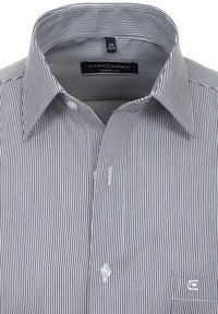 Comfort fit shirt in een marineblauw en wit gestreept patroon, gemaakt van katoen, met een puntige kraag, knoopsluiting en subtiele branding op de zak.