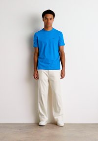 BOSS Camiseta básica - open blue