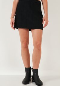 SLIM FIT - sukňa v tvare A - black
