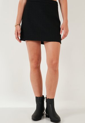 SLIM FIT - Jupe trapèze - black