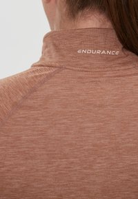 Endurance FUNKTIONS CANNA PERFORMANCE - Langærmet T-shirt - bruin