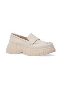 Chunky beige platform loafers met een gladleren bovenwerk, ronde teen en ribbelrubberen zool voor extra grip en stabiliteit.