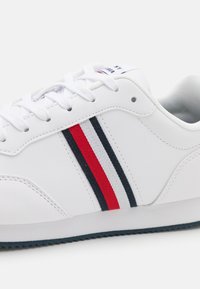 Tommy Hilfiger CORE RUNNER - Tenisky - white