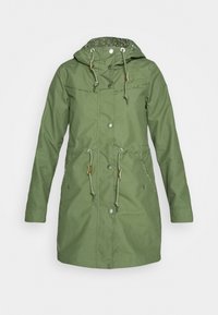 Grön vattentät jacka med dragkedja, metalliska detaljer, framknäppning och elastiska dragsnören vid midjan.