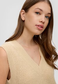 QS MIT V-NECK - Strickpullover - beige