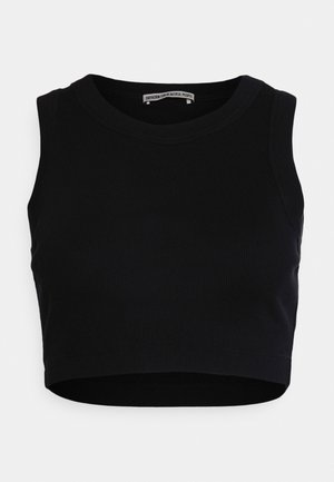 Top corto negro de tirantes elaborado en tela acanalada, con escote redondo y diseño sin mangas, que presenta una textura sólida y un acabado limpio.