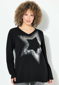 Maglione nero lavorato a maglia con scollatura a V, caratterizzato da un design di stelle in paillettes argentate e dettagli testurizzati, abbinato a maniche lunghe e una vestibilità rilassata.