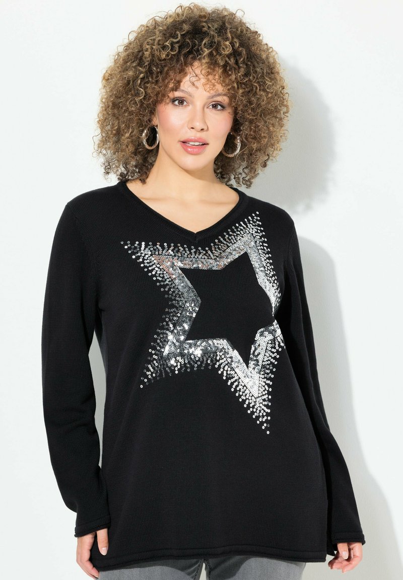 Maglione nero lavorato a maglia con scollatura a V, caratterizzato da un design di stelle in paillettes argentate e dettagli testurizzati, abbinato a maniche lunghe e una vestibilità rilassata.