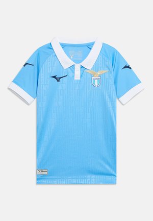 Maillot de football bleu clair avec col et poignets blancs, logo S.S. Lazio sur la poitrine, et logos Mizuno sur les manches et le bas.