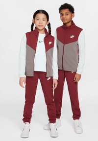 Nike Sportswear SPORTSWEAR - Trenirka - team red cave stone photon dust white