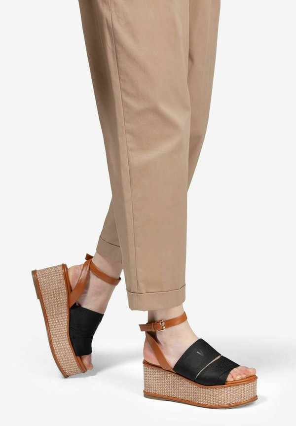 ANTELOPE - Plateausandalette - marrone