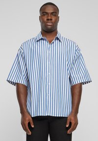 Urban Classics - STRIPED SHORT SLEEVE - Shirt - white blue Thumbnail Image 1