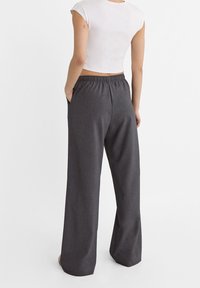 Stradivarius Pantalones deportivos - dark grey